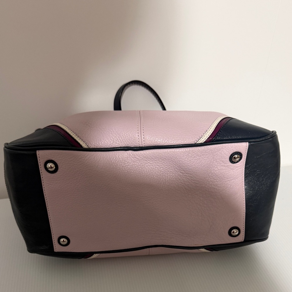 Coach Bag - Picture 4 of 10